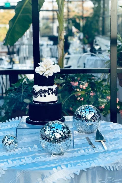 Buds & Roses Couture Cakes