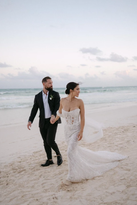 A Beach Wedding for Lilo and Britt